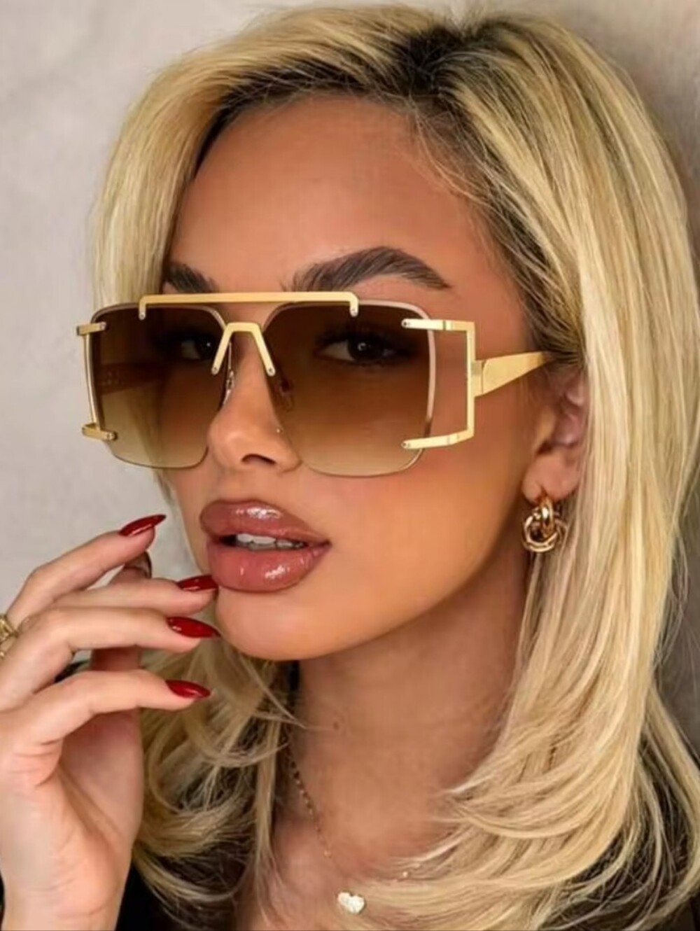 Gold Frame Gradient Tea Lens Oversized Women’s Sunglasses
